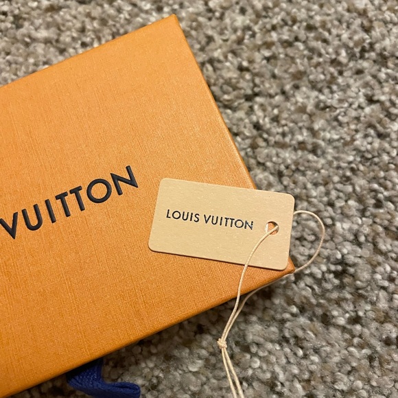 Louis Vuitton authentic box with earring tag - Picture 2 of 3